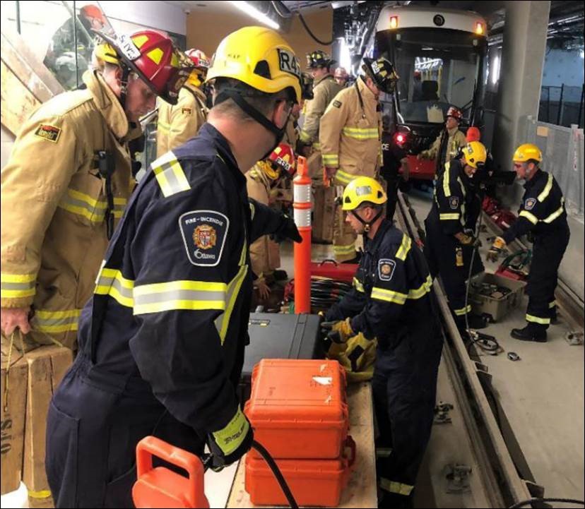 Les premiers intervenants de la Ville d’Ottawa participent à un exercice d’entraînement.