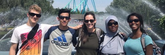 Des participants au programme SCORE en excursion à Canada's Wonderland