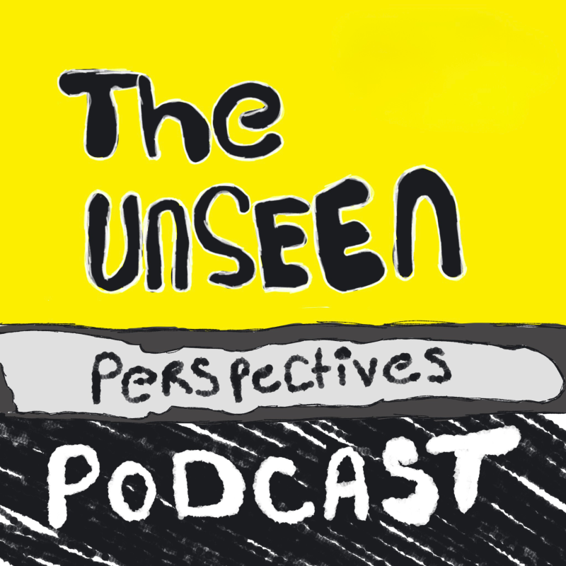 Le logo du podcast « The Unseen Perspectives ». Une image de couverture de podcast sur fond jaune vif, avec une inscription noire dessinée à la main indiquant « The Unseen Perspectives », et le mot « Podcast » inscrit en bas dans une bande noire texturée.