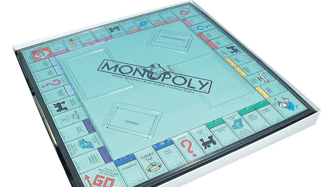 Planche de Monopoly adapté avec du relief et du braille.