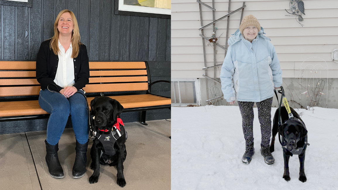 Un montage de deux photographies mettant en scène deux jumelages avec des chiens-guides en fin de formation. À gauche : Larissa est assise sur un banc tandis que son chien-guide noir, Tulip, est assis à ses pieds, muni de son harnais. À droite : Barb se tient debout dans un jardin enneigé, accompagnée de son chien-guide noir, Beacon, muni de son harnais, à ses côtés.