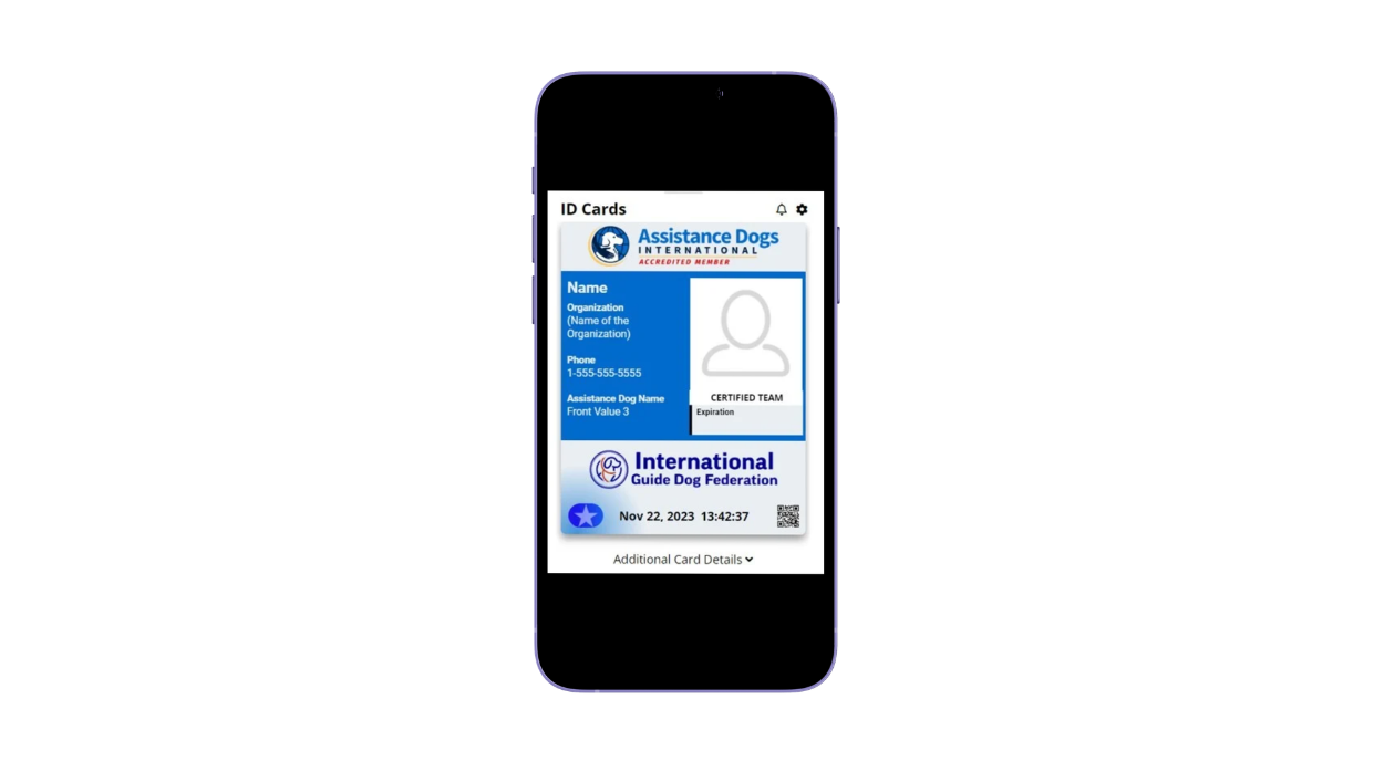 L'écran d'un iPhone affiche la nouvelle carte d'identité numérique ADI-IGDF.