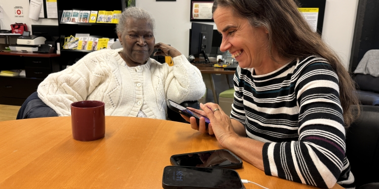Lyne avec une participante INCA.