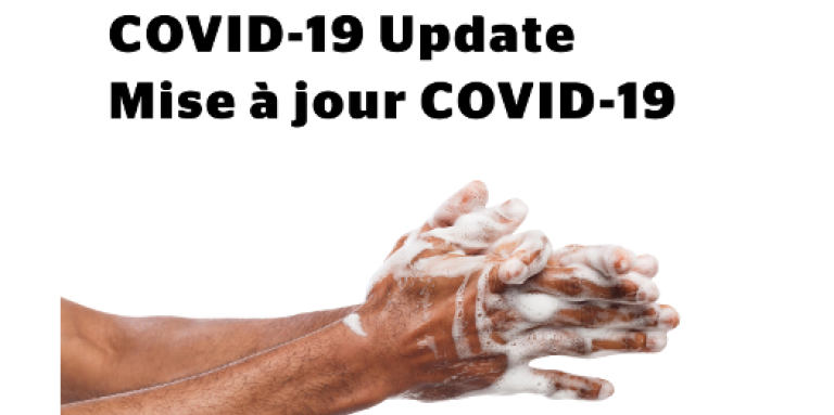 Des mains savonneuses frottées ensemble. Text: COVID-19 Update. Mise à jour COVID-19.