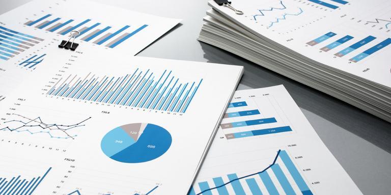 des graphiques et des données imprimés qui montrent des faits et des données sur la recherche, l'image est décorative et il n'y a pas de données pertinentes sur l'INCA