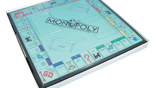 Planche de Monopoly adapté avec du relief et du braille.