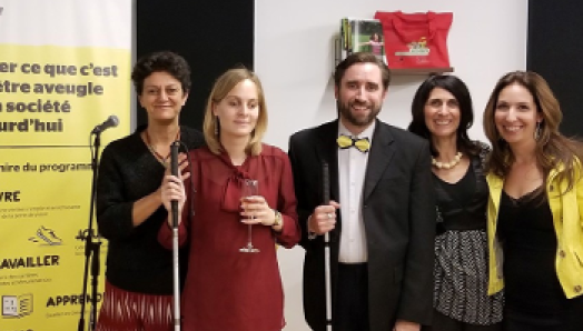 Nima Machouf, candidate du NPD aux élections fédérales pose avec les organisateurs de la campagne Quartier accessible : Catheryne Houde, David Demers, Valérie Duchatel, et Sarah Rouleau.